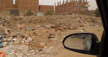 قارئ يشكو من انتشار أكوام القمامة بمنطقة المساكن بالشرقية