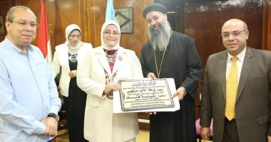 صور.. الكنيسة تكرم محافظ كفر الشيخ ووكيل التعليم