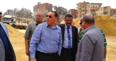 محافظ الشرقية يتابع أعمال طلاء أول مبنى بالزقازيق ضمن مبادرة توحيد لون المبانى