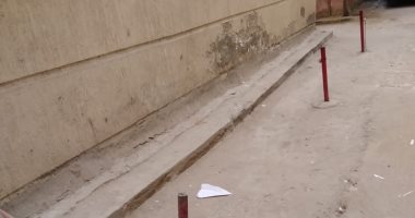 حواجز حديدية تعوق ركن السيارات فى سيدى جابر بالإسكندرية