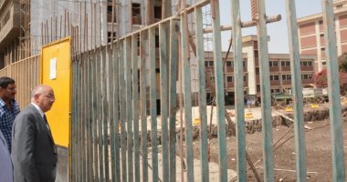 رئيس جامعة أسيوط يتفقد مشروع مستشفى الإصابات والحوادث الجامعى الجديد