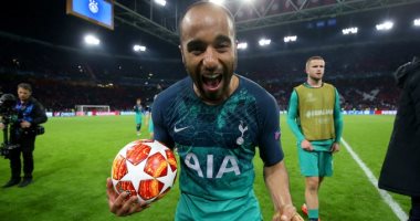 فيديو وصور..لوكاس مورا بمنتهي الجدية بتدريبات توتنهام تحت أنظار مورينيو