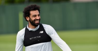ليفربول ينتظر هدية محمد صلاح لمعادلة إنجاز أرسنال ومان يونايتد