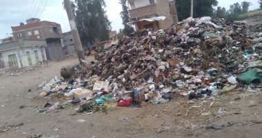 قرية النزل بالدقهلية تعانى من انتشار القمامة فى الشوارع والمصارف