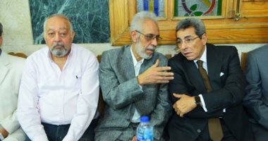 فيديو.. محمود سعد ونبيل الحلفاوى وسامى مغاورى أول الحاضرين فى عزاء محسنة توفيق