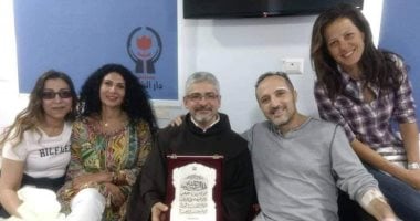 بسورة الفلق.. الأب بطرس دانيال يطمئن على صحة الإعلامى شريف مدكور
