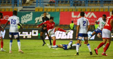 فى +90.. قرارات فنية للحكم تثير الجدل فى لقاء الأهلى وسموحة 