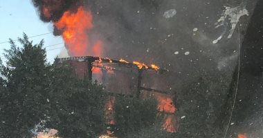 السيطرة على حريق التهم "برادين" فى الشرقية.. صور