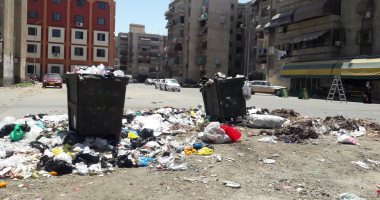 صور.. اضبط مخالفة.. القمامة تفترش شوارع الزهور ببورسعيد والأهالى يستغيثون