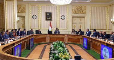 صور.. رئيس الوزراء: زيادة المكون المحلى بالصناعة مسألة حياة أو موت للحكومة