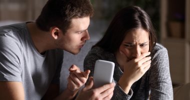 لو جوزك شكاك .. اعرفى تتعاملى معاه إزاى