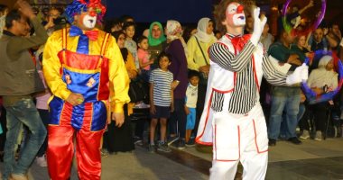 الليلة الكبيرة تحشد المواطنين والتهامى ينشد فى حب الرسول بالهناجر