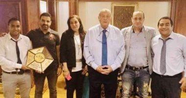 رئيس المقاصة يكرم فريق الصالات بعد فوزه بالدورى