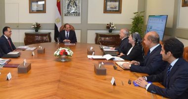 السيسى يوجه بالإسراع فى وضع المنظومة الجديدة لإدارة المخلفات الصلبة حيز التنفيذ.. الرئيس يناقش الاستفادة من الخبرة الألمانية في استخدام التكنولوجيا لإقامة المصانع.. ويشيد بالمبادرات الشبابية المنفذة