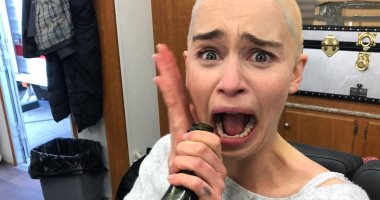 الشمبانيا.. طريقة احتفال إيمليا كلارك أثناء مشاهدتها الحلقة الخامسة من GOT
