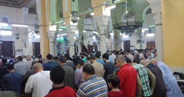 مسجد ناصر.. قبلة المصلين فى ببنها لصلاة التراويح.. صور
