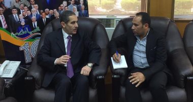 رئيس جامعة قناة السويس: تحويل مناهج الكليات إلى إلكترونية.. طلاب كلية الهندسة صمموا غواصة.. وتطوير المستشفيات الجامعية.. وحدة عناية مركزة جديدة بـ33 سريرًا.. وحمام سباحة لكلية التربية الرياضية