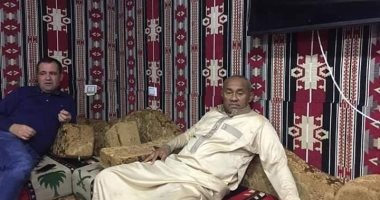 شاهد.. مأدبة سحور أبو ريدة لرئيس الكاف فى مطروح قبل "عمرة رمضان"