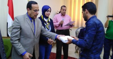 محافظ شمال سيناء: 880 ألف جنيه مساعدات لأسر الشهداء والمصابين وصرف تعويضات للمزارعين
