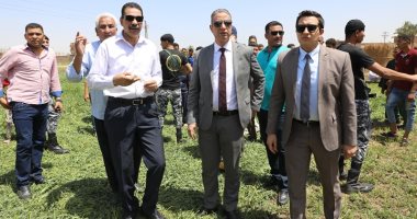 صور.. محافظ سوهاج ومدير الأمن يتفقدان إخماد حريق "حظائر" روافع القصير