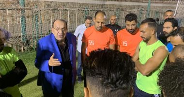 صور.. محمد عادل يجتمع مع لاعبى المقاولون العرب فى حضور النحاس 