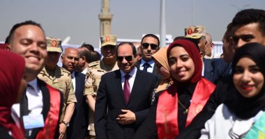 صور.. السيسى يزيح الستار عن كوبرى تحيا مصر ويلتقط صورا تذكارية