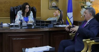 محافظ دمياط تبحث سبل تطبيق معايير الأمان والسلامة للسفن والمراكب