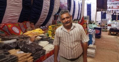 "قبطى" يبيع مستلزمات رمضان للمسلمين: تربينا على معانى الوطنية منذ صغرى