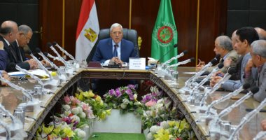 محافظ الدقهلية يجتمع بقيادات التعليم لبحث جاهزية استقبال امتحانات الصف الأول الثانوى