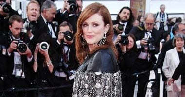 جوليان مور تتحدى "السن" وتفاجئ العالم ببريقها بعرض Les Miserables في "كان"