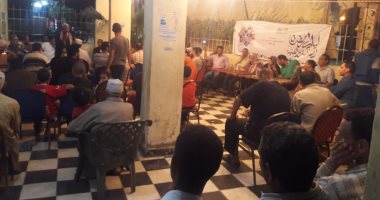 شاهد.. معرض فن تشكيلى وعرض آلات شعبية فى قصر ثقافة كفر الشيخ