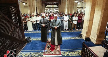 "الأزهر الشريف" قبلة المصريين لصلاة التراويح