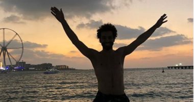 محمد صلاح يحتفل بجائزة "الحذاء الذهبي" فى دبي
