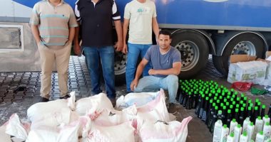 صور جمارك نويبع تضبط محاولة تهريب 1000 عبوة مغذى شعر داخل شكائر دقيق