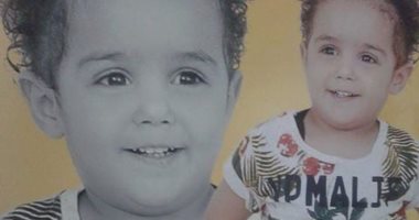 أب يناشد وزيرة الصحة بمساعدته فى توفير ثمن بطاريات سماعات الأذن لابنه