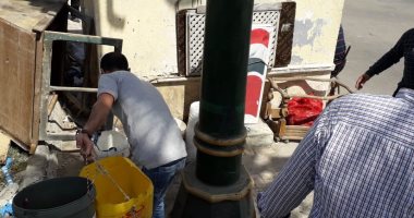 صور.. إجلاء الباعة الجائلين من محطة الرمل وسط الإسكندرية