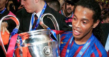  برشلونة يحتفى بعيد ميلاد رونالدينيو.. "السحر والابتسامات"