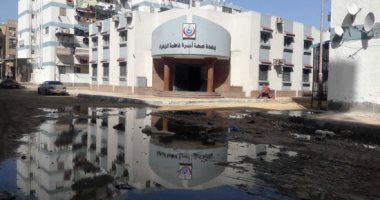 اضبط مخالفة.. وحدة صحة الأسرة بحى ضواحى بورسعيد تغرق فى مياه المجارى (صور)