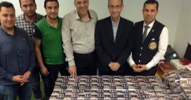 ضبط كمية من التليفونات المحمولة ومستحضرات التجميل بجمارك مطار برج العرب