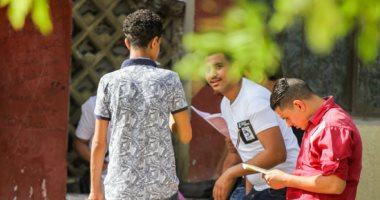 طلاب الدبلومات الفنية يشيدون بسهولة امتحان العربى: من الكتاب المدرسى