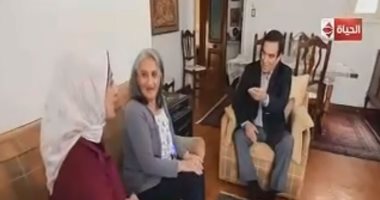 جورج قرداحى يسلم 100 ألف جنيه لسيدة من الإسكندرية فازت بجائزة "اسم من مصر"