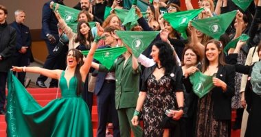 تعرف على سبب التجمهر فوق السجادة الحمراء بفعاليات مهرجان كان السينمائى