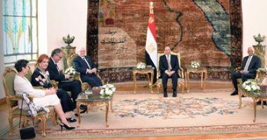 رسائل السيسى فى لقاء رئيس "الشيوخ الكندى".. الرئيس: نحرص على إعلاء مبدأ المواطنة وترسيخ ثقافة التعددية.. ومصر تولى أهمية لتطوير منظومة التعليم.. ودور المرأة "محوري".. و"فيرى" يشيد بالدور القيادى للسيسى