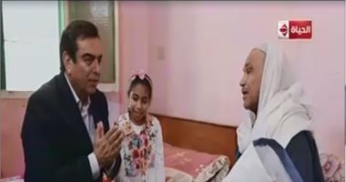 شاهد.. جورج قرداحى يسلم 100 ألف جنيه للفائز بجائزة "اسم من مصر" 