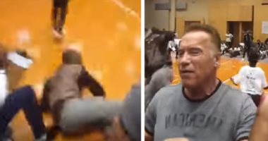 شاهد.. أرنولد شوارزنيجر يتعرض لركلة من شخص مجهول