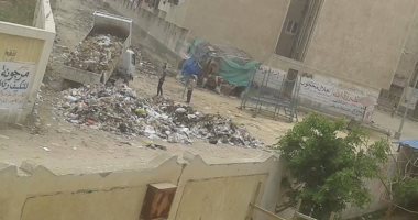 القمامة بجوار مدرسة ابتدائية والمنازل.. شكوى أهالى أبو المطامير بالبحيرة
