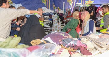 معرض لتوزيع الملابس الجاهزة مجانًا فى الفيوم