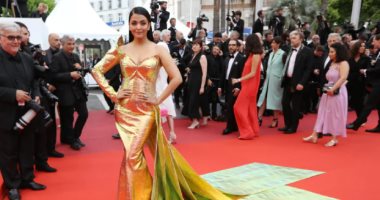 فيديو وصور..آيشوريا راي بتوقيع Astha Sharma فى "كان".. شاهد اسكتش فستانها