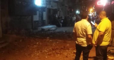 صور.. إصابة أم وابنتها سقطت بهما بلكونه الطابق الخامس بمنزل فى المحلة