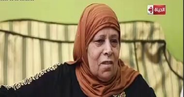 جورج قرداحى يسلم 100 ألف جنيه للفائزة بجائزة "اسم من مصر" من محافظة الغربية